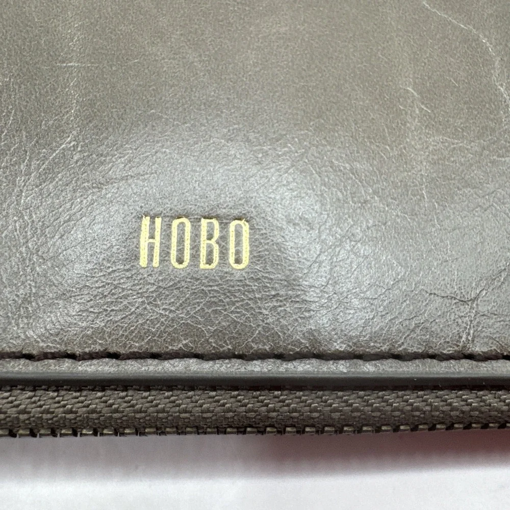 Hobo International Soft Brown Gray Leather Womens Long Wallet Clutch Zip‎
